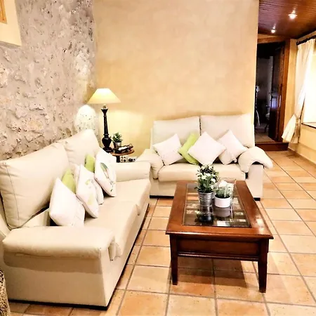 Magdalena Villa *